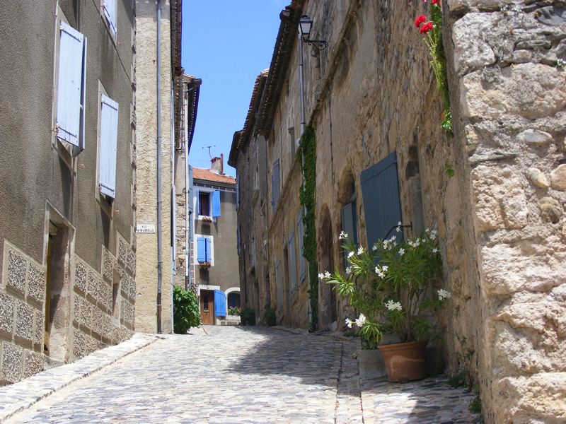 Guided tour of the village de Caunes-Minervois