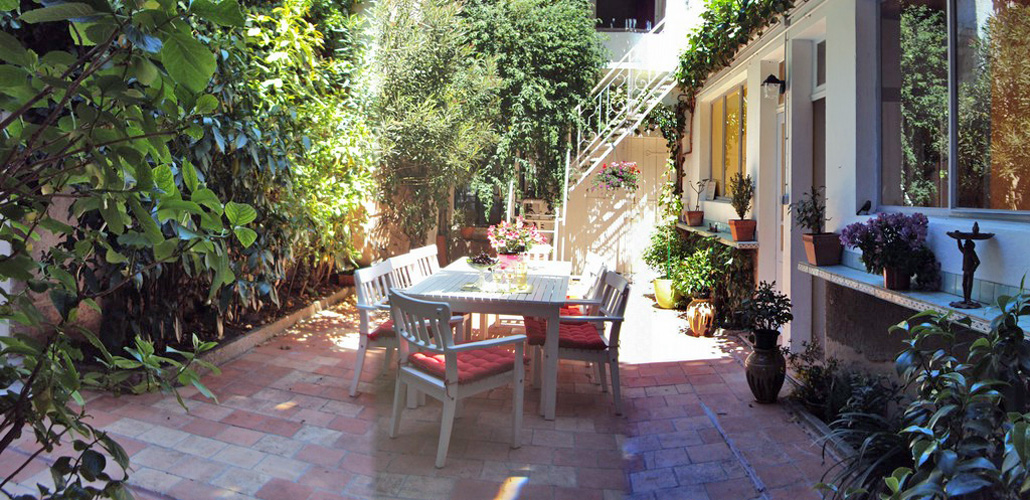 Summer dining room in the patio